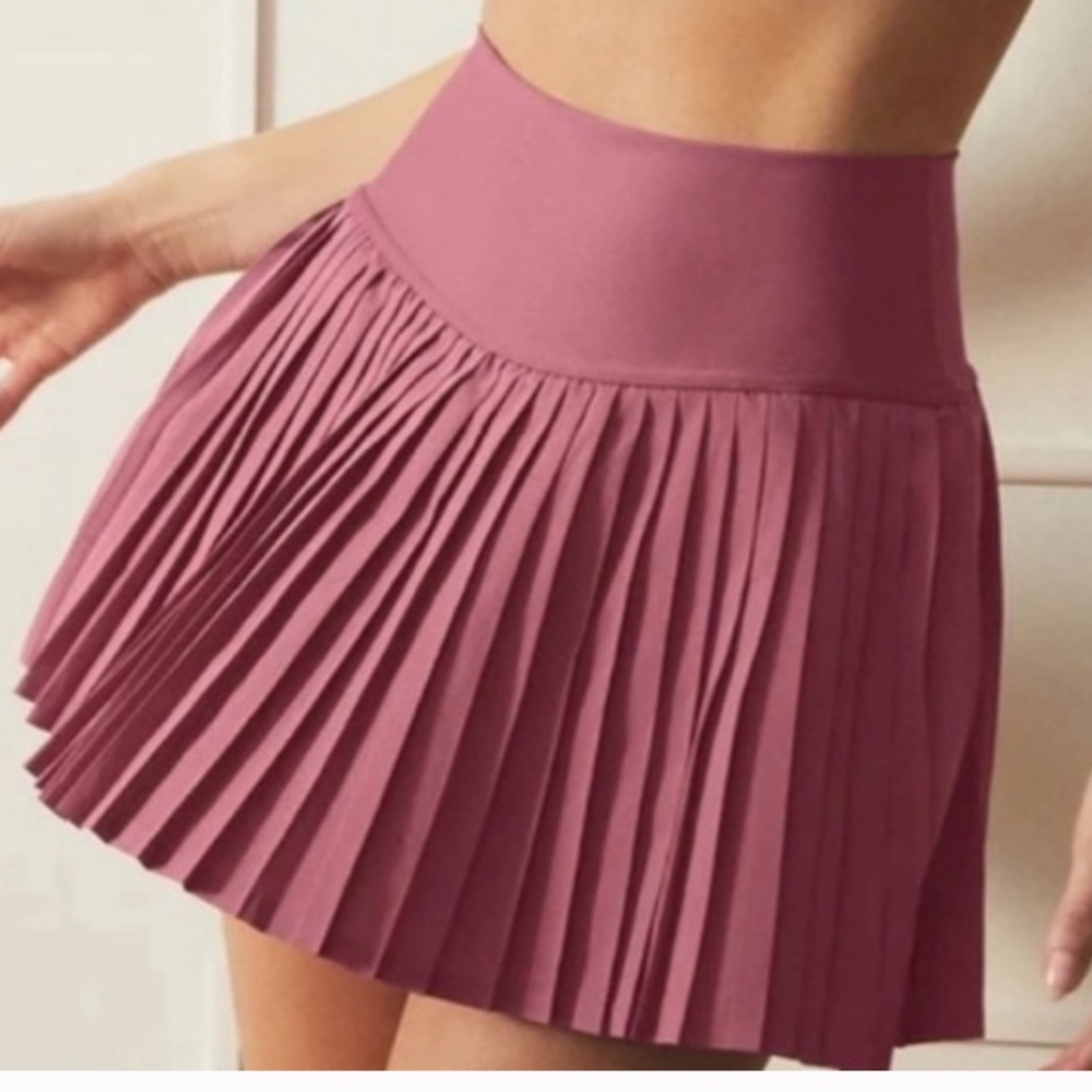ALO Yoga Pleated Mini Skirt in Mauve Pink